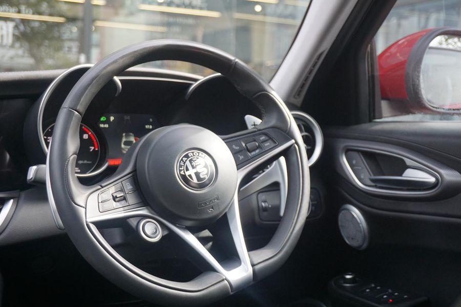 2017 Alfa Romeo Giulia Veloce Auto Photo 17