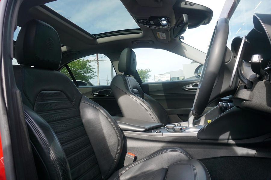 2017 Alfa Romeo Giulia Veloce Auto Photo 14