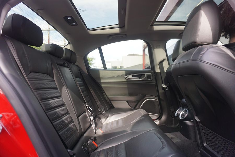 2017 Alfa Romeo Giulia Veloce Auto Photo 19