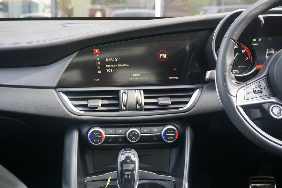 2017 Alfa Romeo Giulia Veloce Auto Photo 16