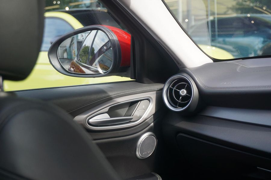 2017 Alfa Romeo Giulia Veloce Auto Photo 18